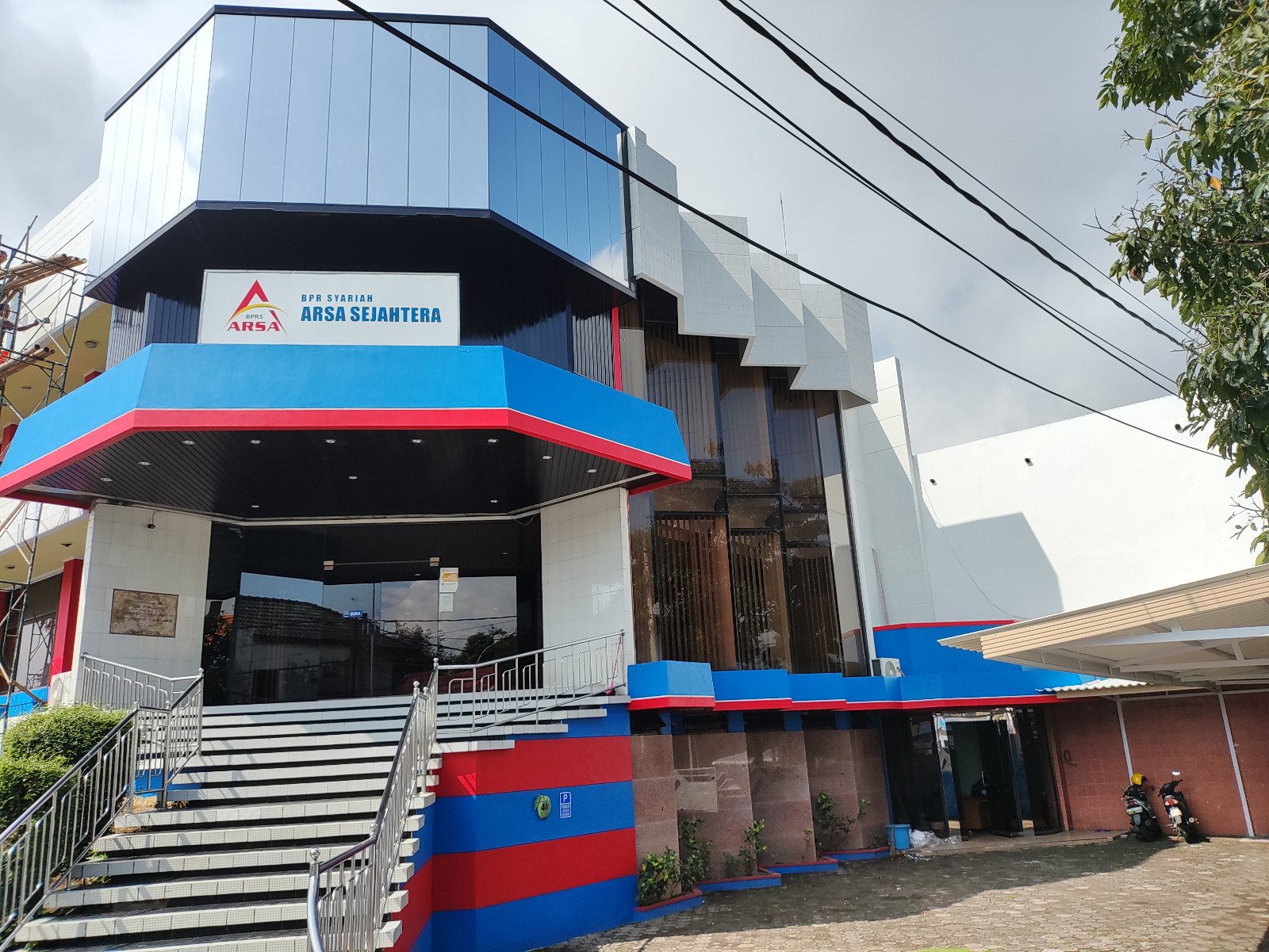 Berdiri nya Arsa